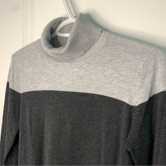 Color block turtleneck - Picture 3 of 4